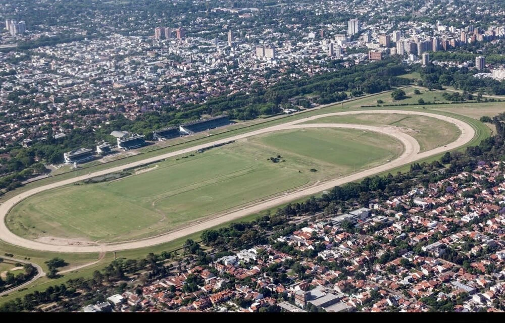 Foto 1 Hipódromo de San Isidro: tradición y elegancia a 30 minutos de CABA