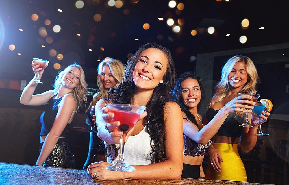 Foto 2 Noche de Placer – Estrategias para mantener la intimidad en fiestas