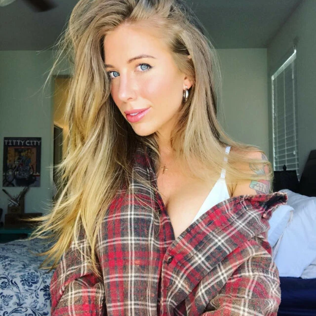 Foto 1 Coconut Kitty (Gatito de coco), fotos y videos