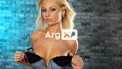 Pinky June (Annely Gerritsen)