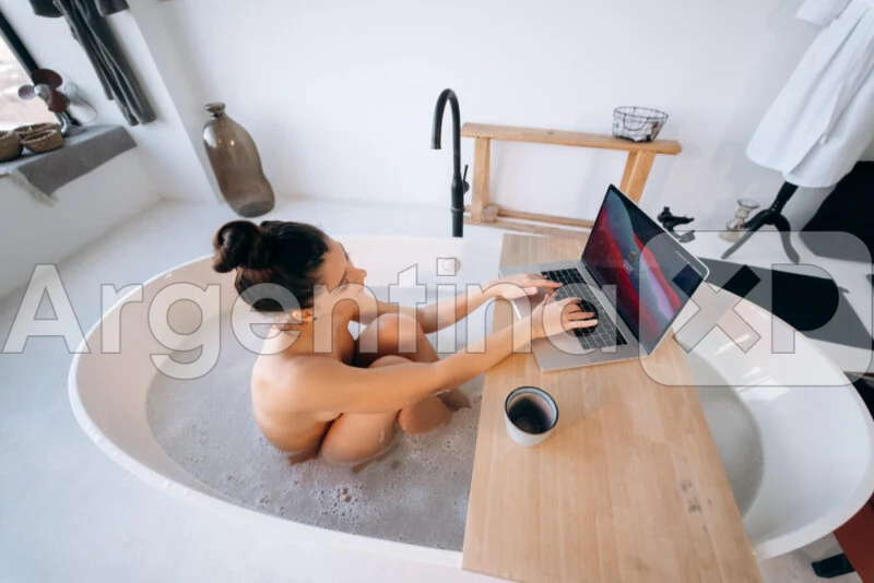 Foto 1 Lista de correos electrónicos – Conoce como usarlas siendo escort